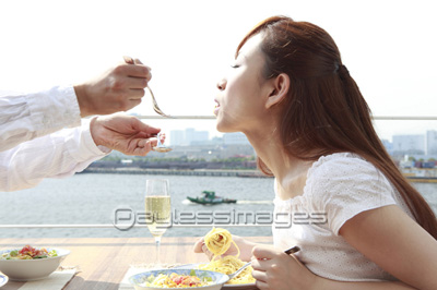 �Ǻ� ��ʪ�����θ����˥ѥ�������äƤ�������