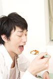 ���졼�饤���򿩤٤�����